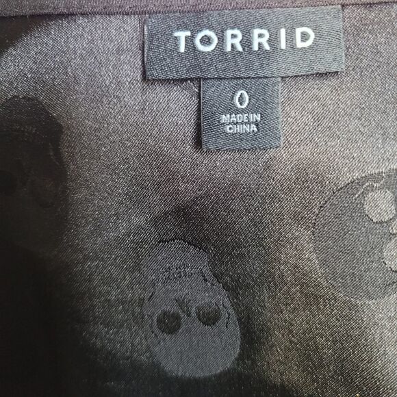 Torrid skull print faux wrap top - Picture 3 of 4